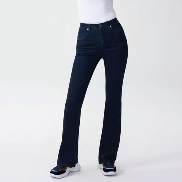 NWT Universal Standard Flare Sava High Rise 34" Jeans Dark Indigo Womens Size 40 - Picture 1 of 16